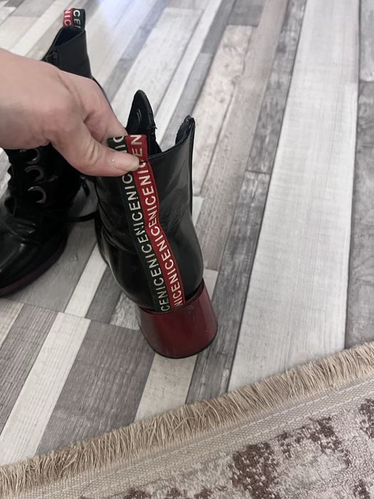 Продам женскую обувь