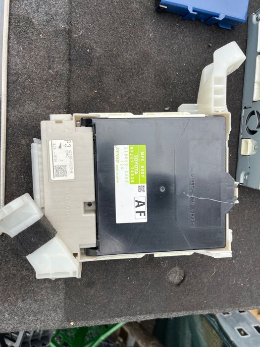 Lexus CT200H Батерия броня фарове  стопове волан капак hybrid Модули