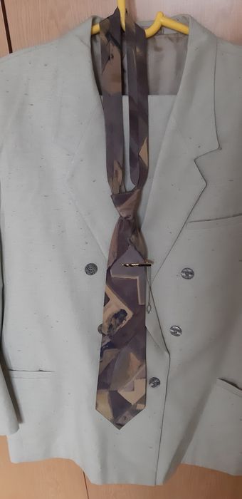 Абитуриентски костюм