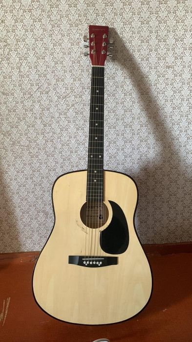 Продам акустическую гитару