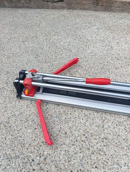 Mașină de tăiat faianță și gresie