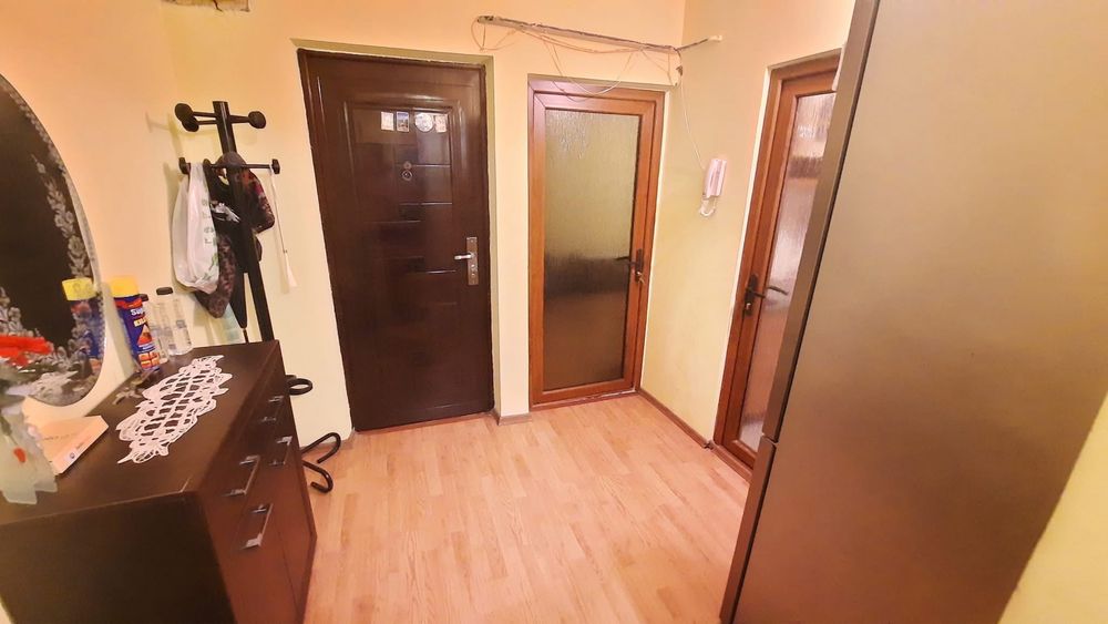 Vand apartament 2 camere