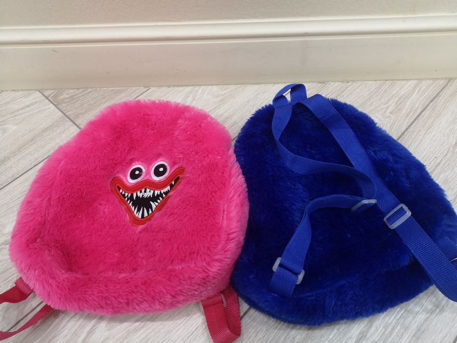 Срочно продам два детских рюкзака.