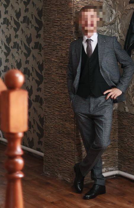 Продам костюм тройку