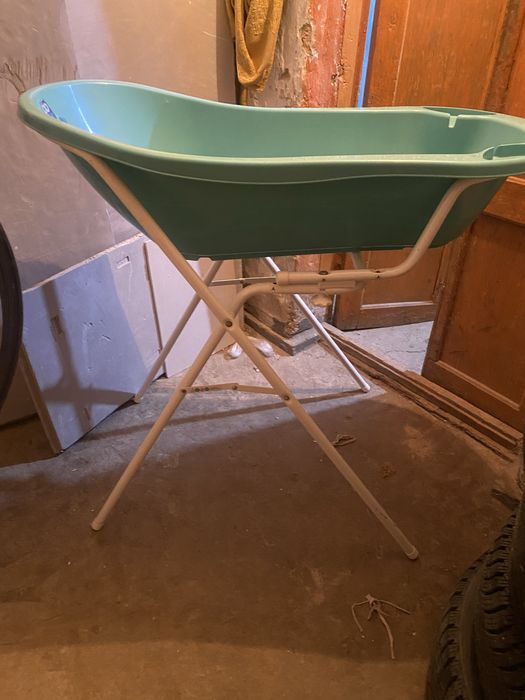 Ванночка для малыша с подставкой