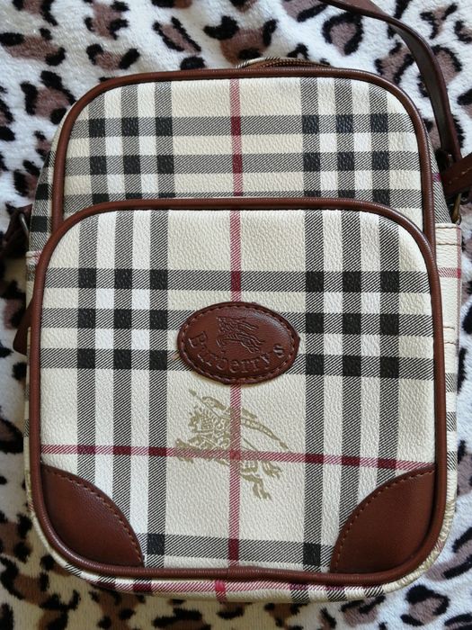 Оригинална чантичка Burberry