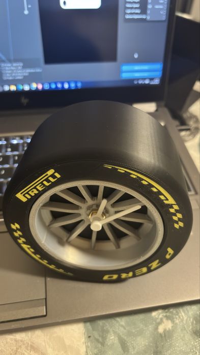 Ceas birou in forma de roata Formula 1 Medium printata 3D