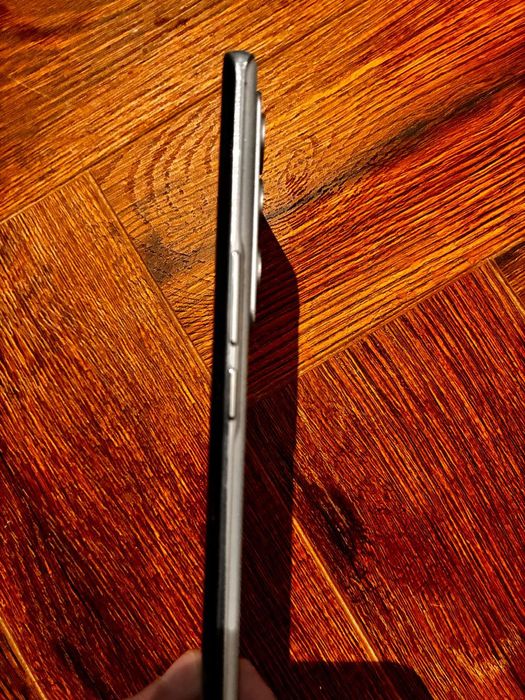 Продам Vivo v27.