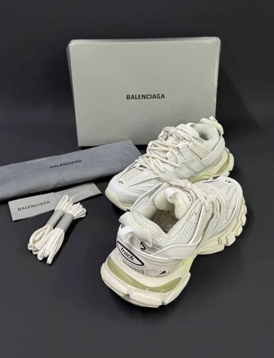 Balenciaga track