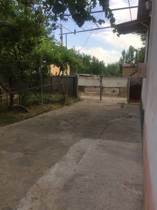 Dacha sotiladi o'rta saroyda