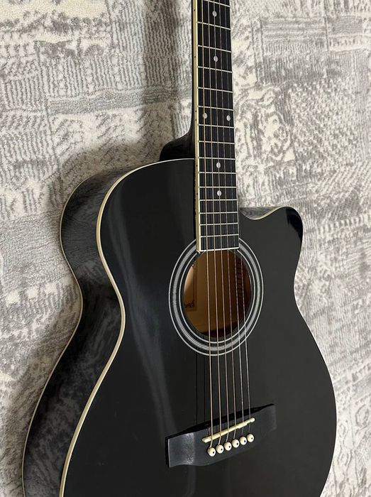 Гитара Музыкальный инструмент