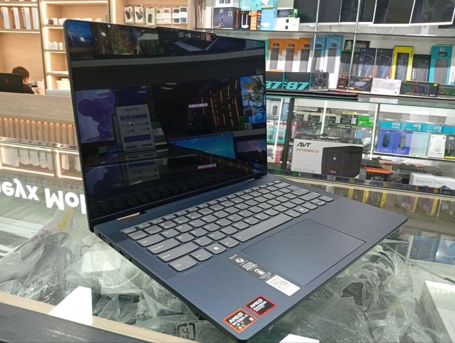 Lenovo IdeaPad 5 R5 AI 340 16GB LPDDR5x 512GB SSD Win 11 Cosmic Blue