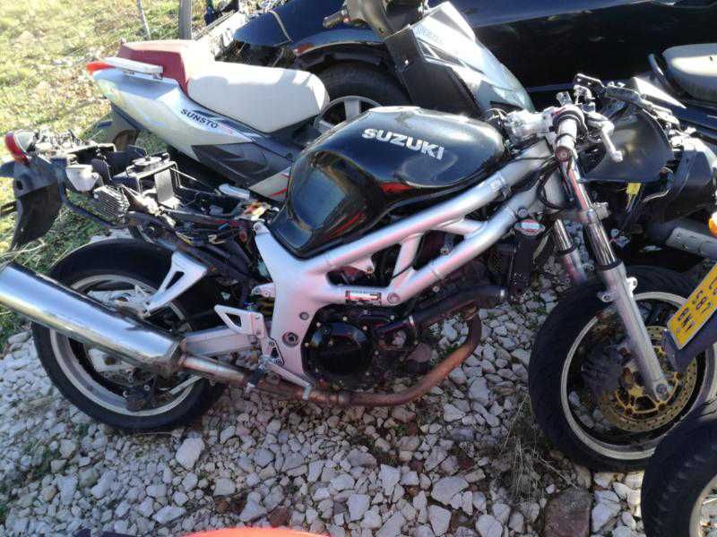продавам мотор на части  suzuki sv