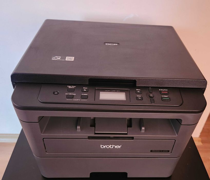 Принтер лазерен - черно-бяло принтиране и копиране, цветен скенер.