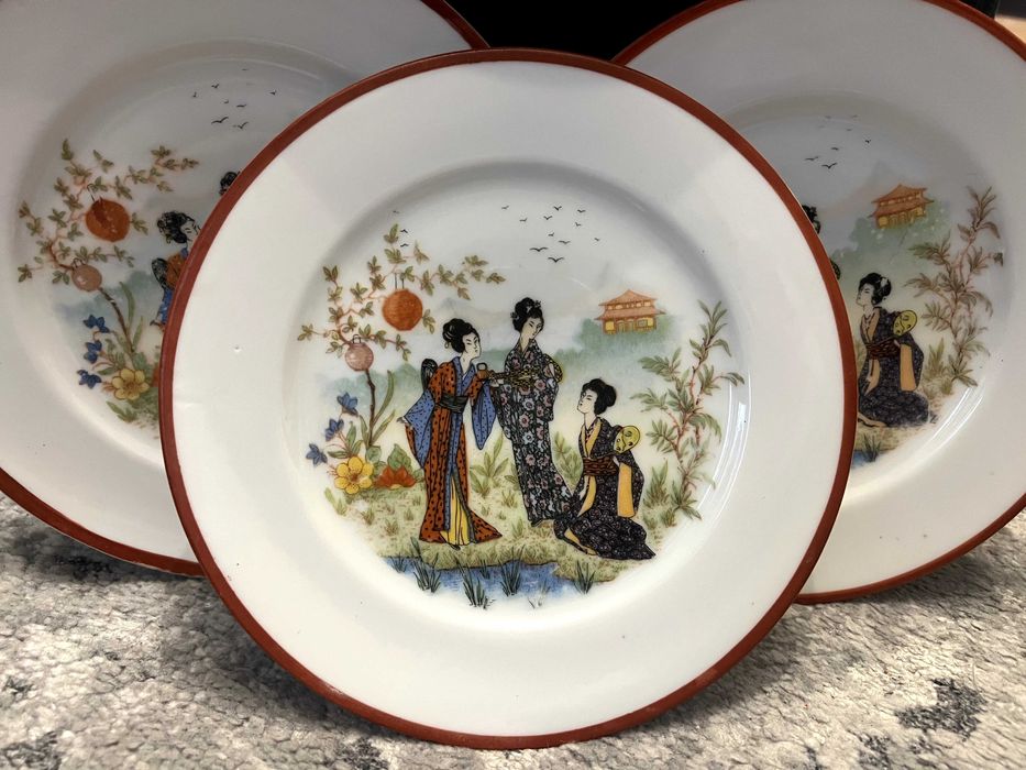 Винтидж порцеланови чинийки с японски мотиви