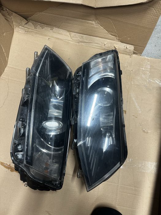 Faruri stânga dreapta skoda octavia 3.bi xenon led.