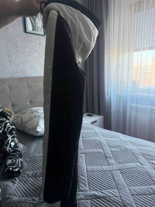 Продам детскую демисезонную куртку для девочки