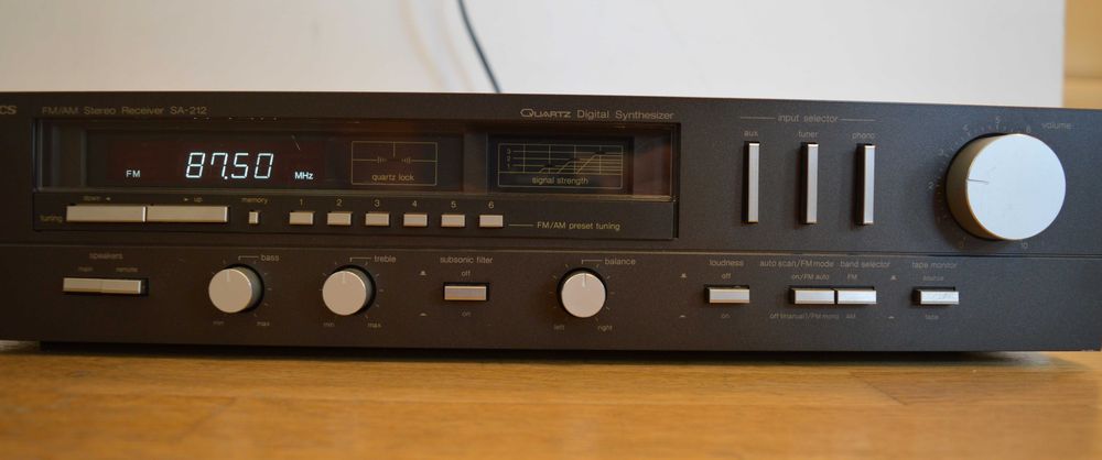 Hi Fi стерео ресийвър Technics SA-212 Made in Japan
