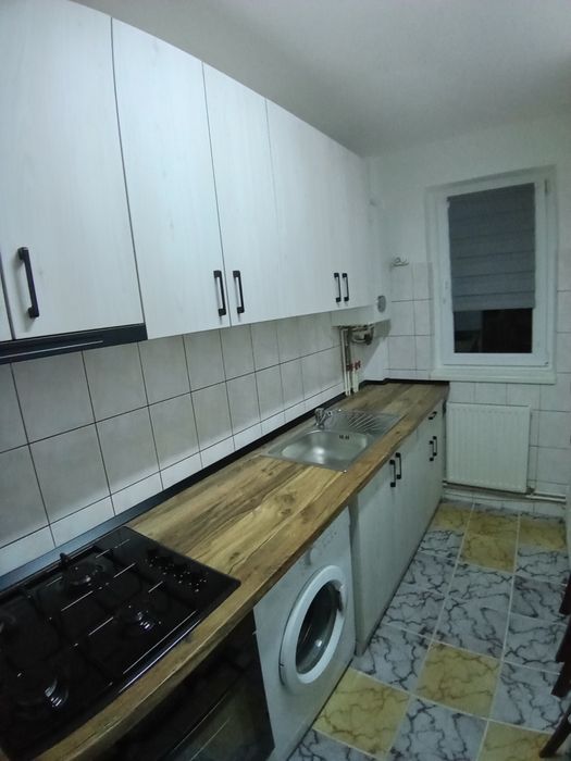 Închiriez  apartament decomandat Brasov