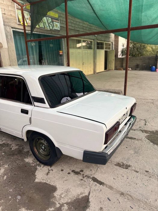 Vaz 2107 avtomobil