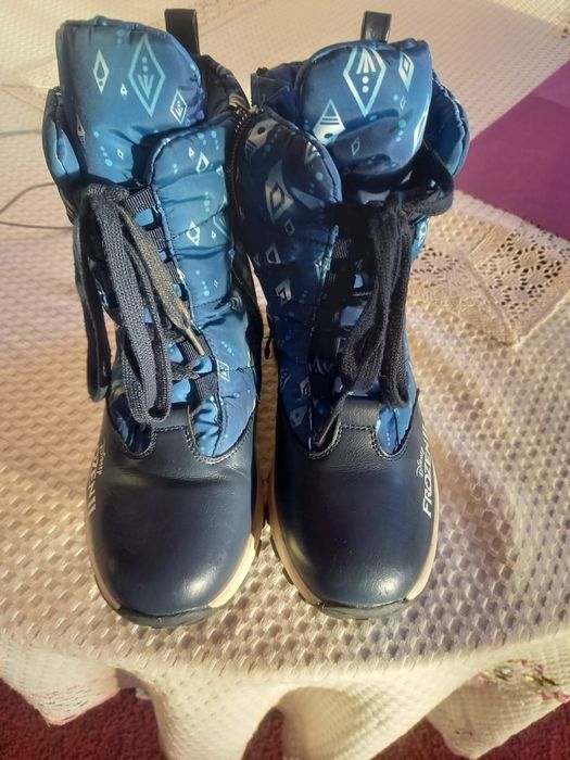 Продам детскую обувь