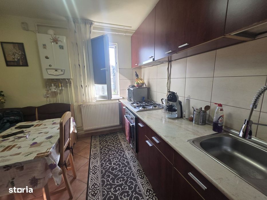 Vand 2 camere zona Astra cu vedere spre Tampa si aer conditionat