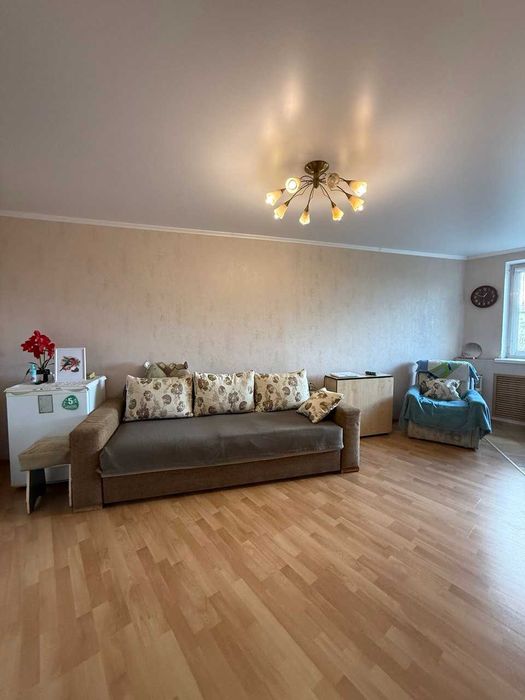 4-комн. квартира, 82.7м², р-н 9 микрорайон.