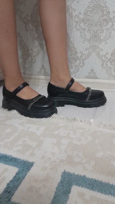 Продам туфли на девочку б/у