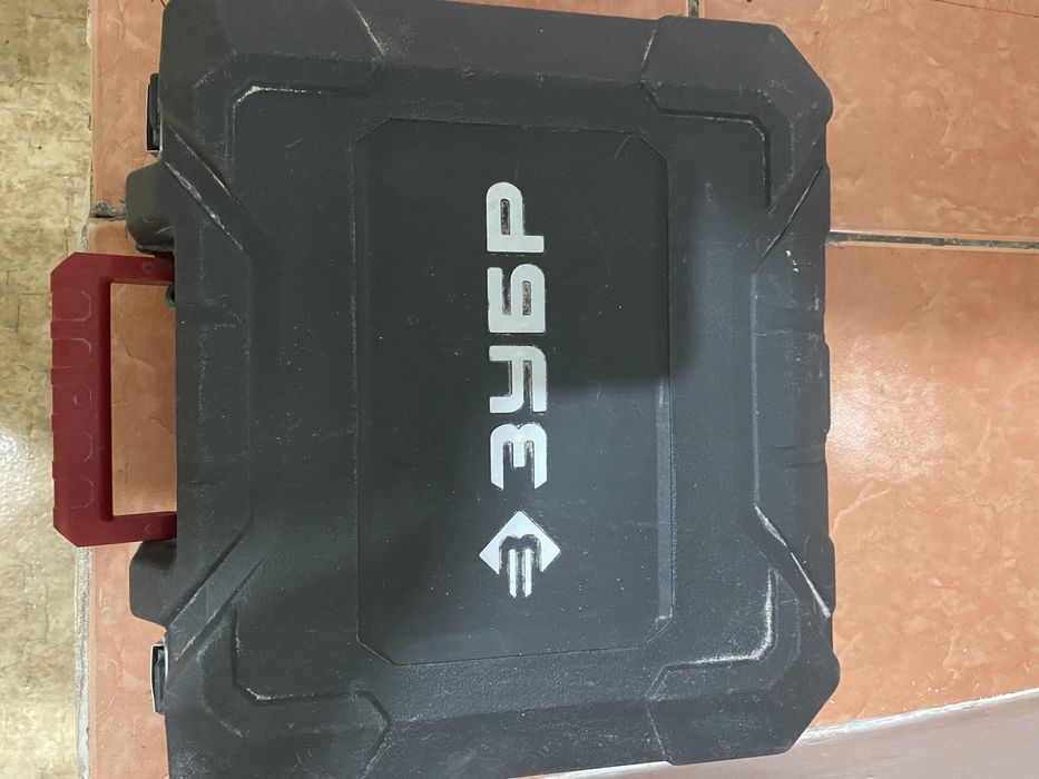 Продам Шуруповерт Зубр