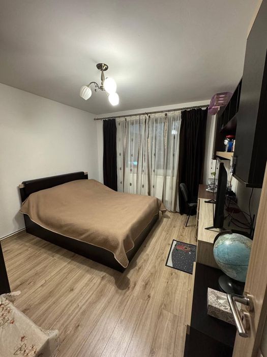 Vind apartament 2 camere,semidecomandat,et.1 din 4,renovat complet