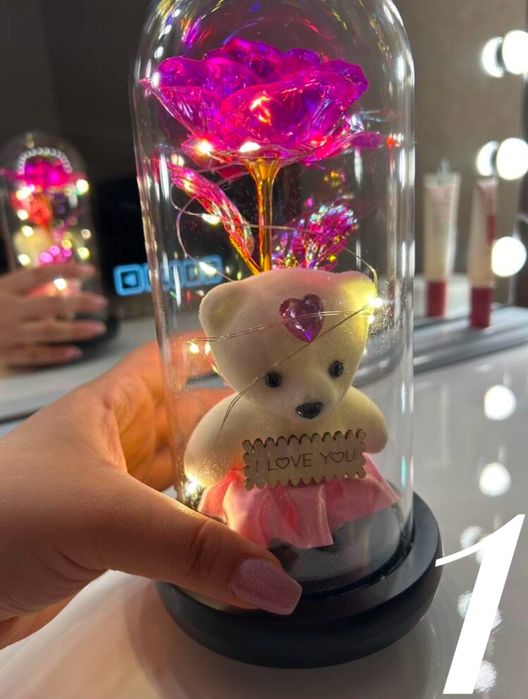 Вечна роза в купол, с мече и лампички, Свети Валентин , годишнина