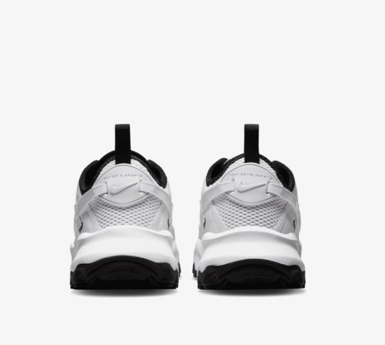 Оригинални маратонки от About you