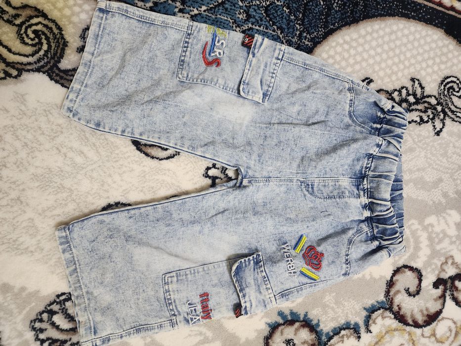 Detskiy kiyimlar sotiladi. Yangi turibdi.