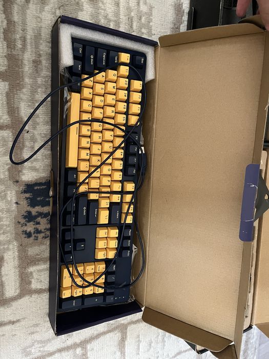 Kronshteyn,Mikrafon,Klaviatura,Mishka