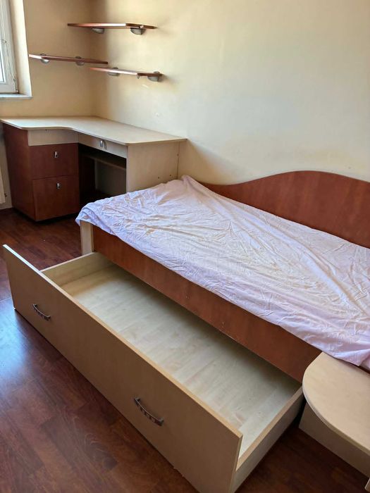 Mobila tineret 4 piese, stare foarte buna