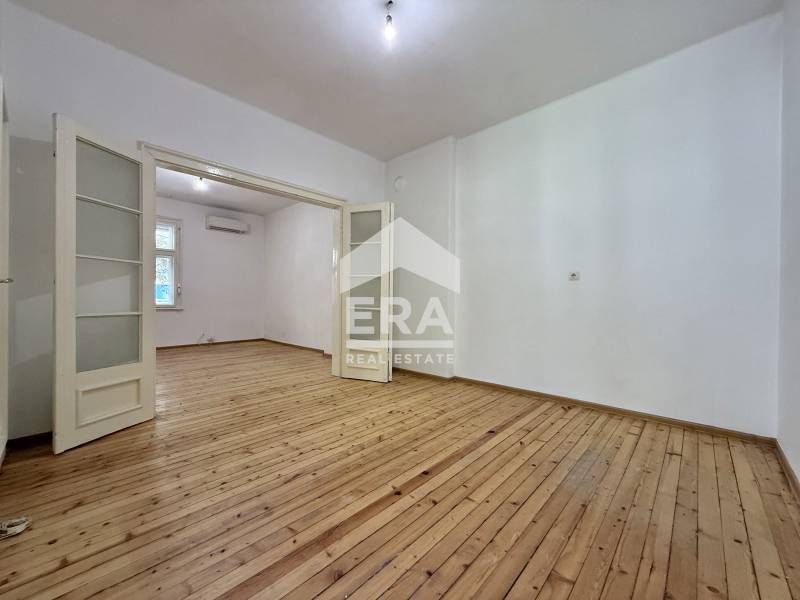 Дава се под наем Четиристаен апартамент в София, Център - 85 кв.м за 800 € - Снимка #3