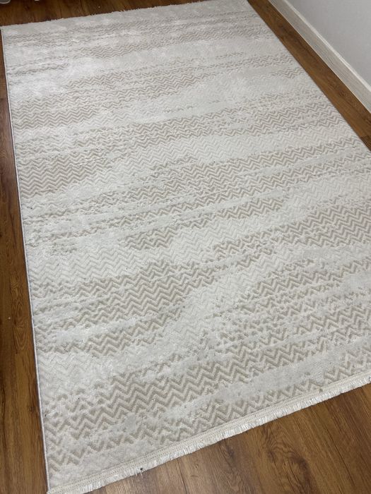 Новый ковер белый