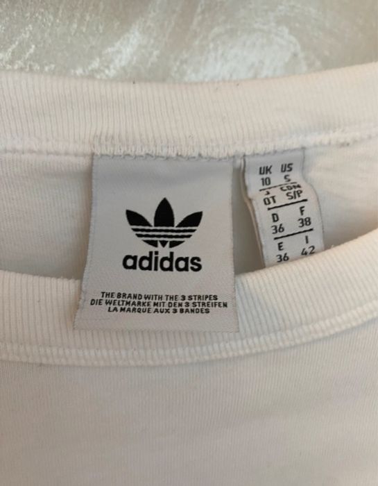 Tricou Adidas Originals alb cu detaliu plasă (mesh) si logo portocaliu