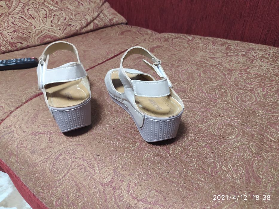 Босоножки женские