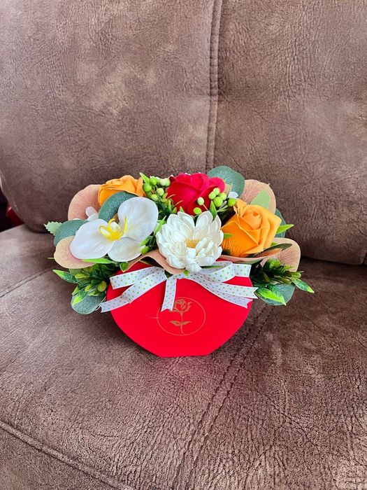 Аранжировки от изкуствени цветя