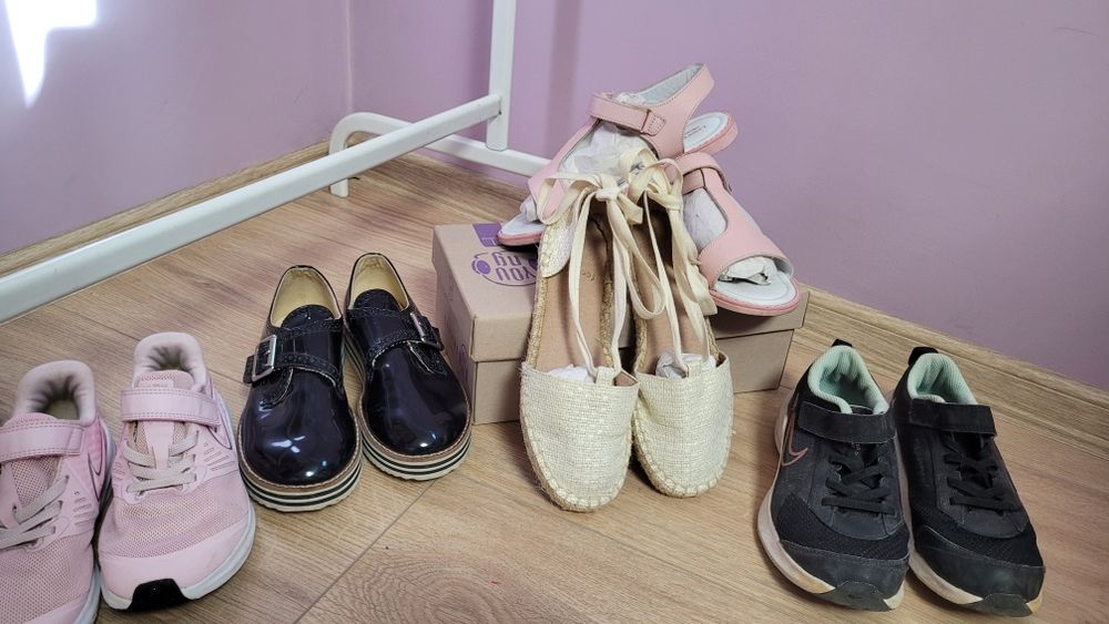 Рокли , гащеризони Mayoral,  Zara, Mango , Nike , Benetton и др.