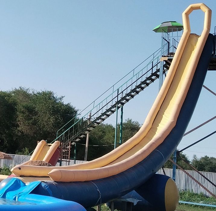 Продам  2 водные  горки и бассейн