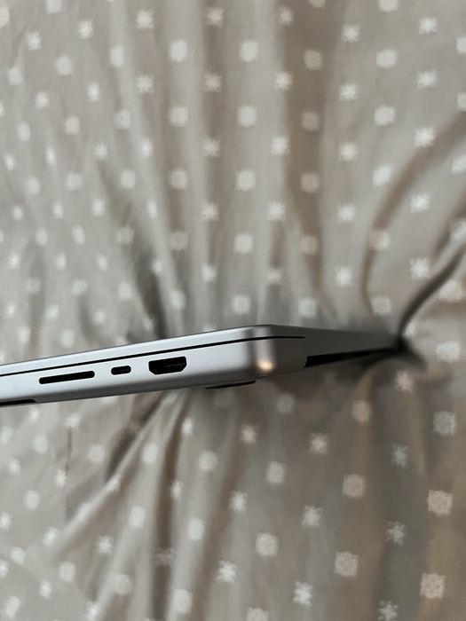 Macbook m1 pro 16.2 inch, 16GB RAM, 512GB SSD, impecabil!