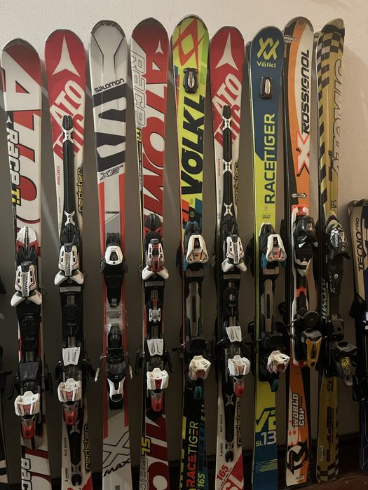 Продавам ски обувки,каски,очила и щеки