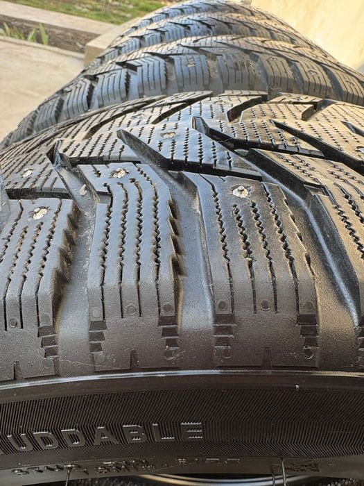 Зимние шипованный комплект