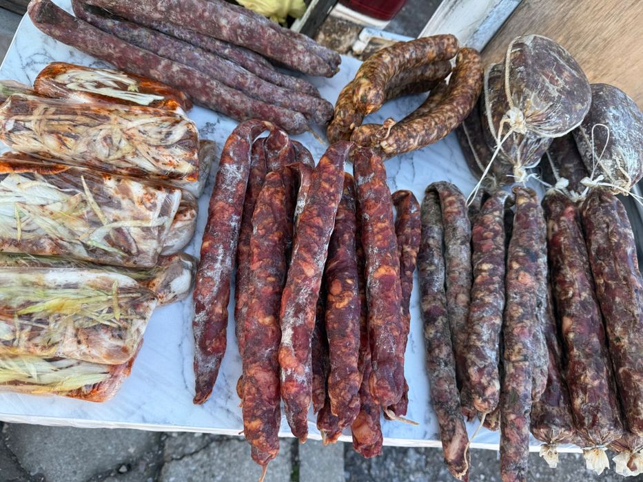 Домашни суджук, петрохан,едро кълцано домашни мезелъци