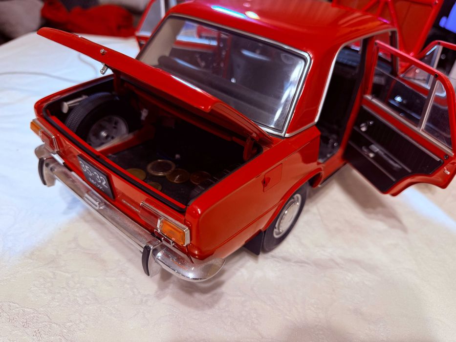 Макет ”Жигули - ВАЗ 2101 - 1:8” от Списания сглоби Жигули