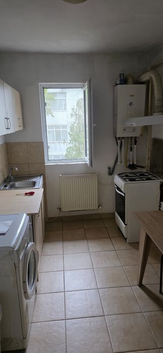 Inchiriez apartanent 2 camere decomandat