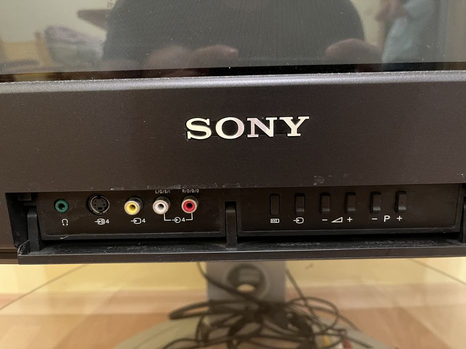 Sony WEGA с интегрирана стойка, модел: KV-29XL70K Trinitron