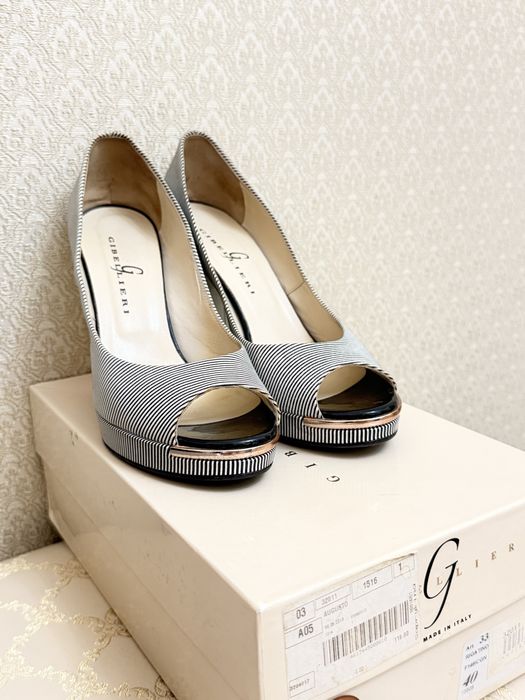 Продам нежные туфли